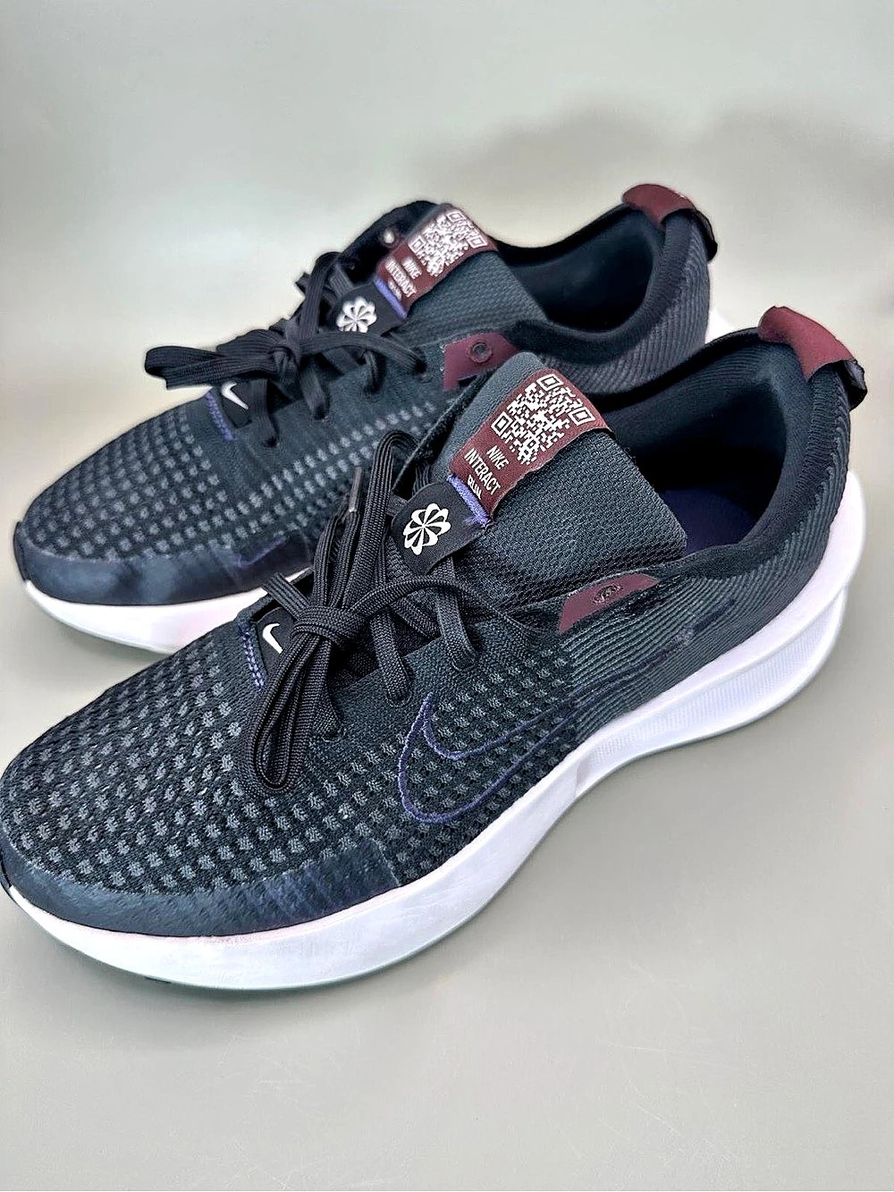 Nike Interact Run Running Sneakers from Finish Line in Woman’s size 9.